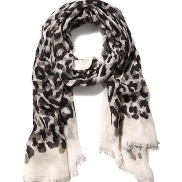 bundle of 4 Express Overlapping Leopard Scarves - Picture 3 of 8
